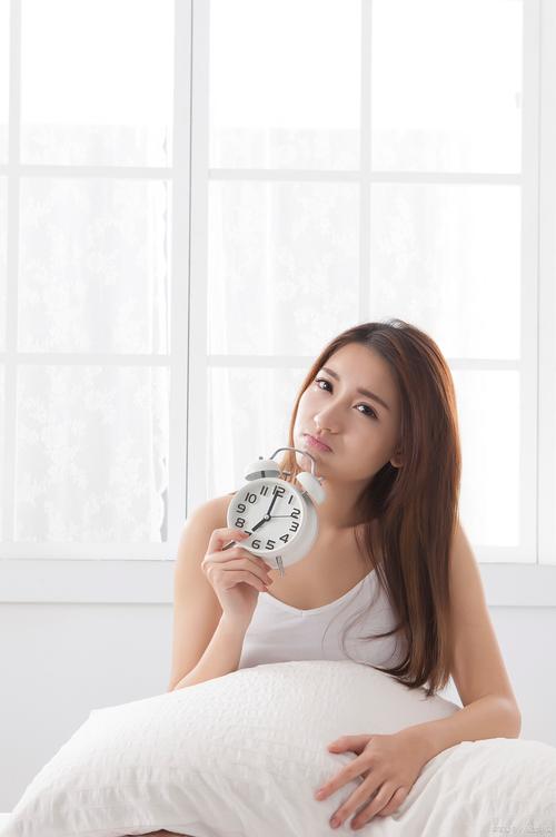 美女闹钟