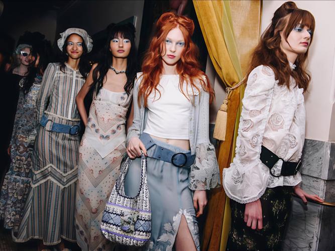 时装秀表演下载2026最新版
