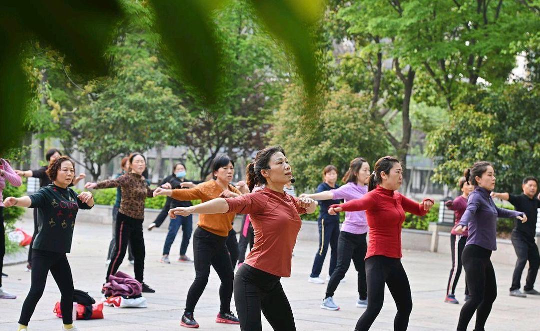 中老年广场减肥舞
