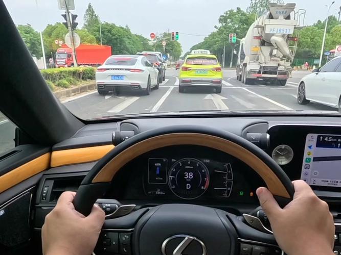 开车的视频2026