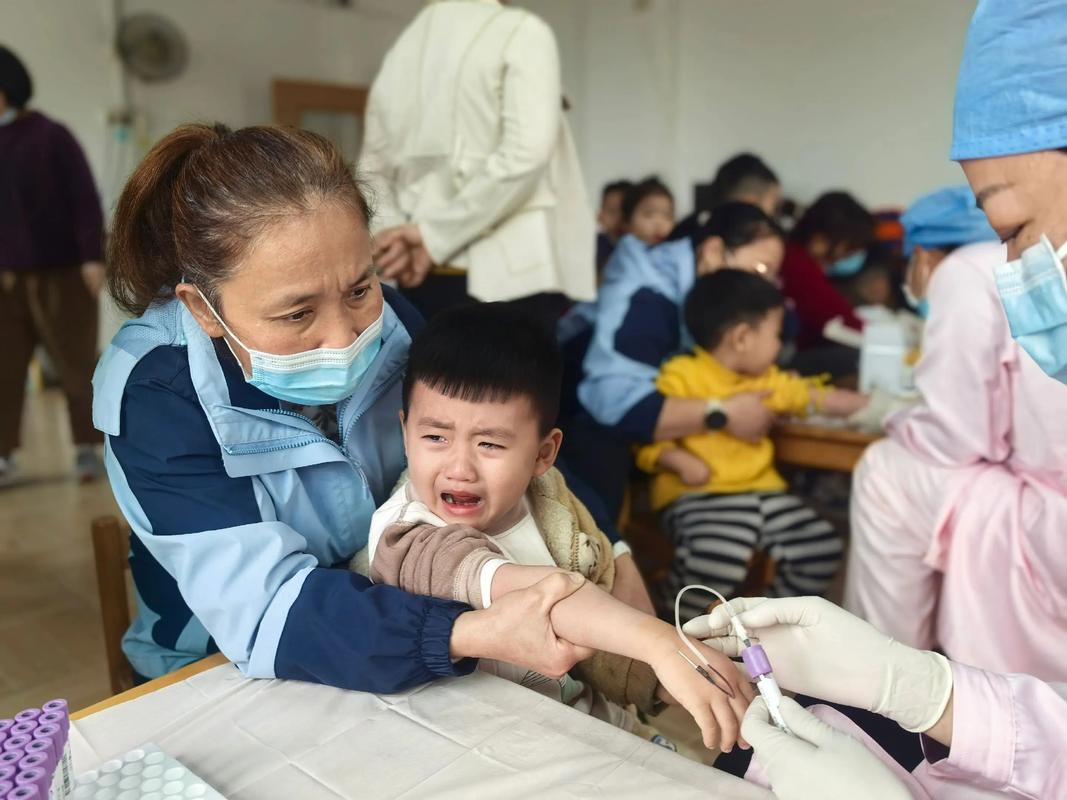 小孩子打针的视频2026