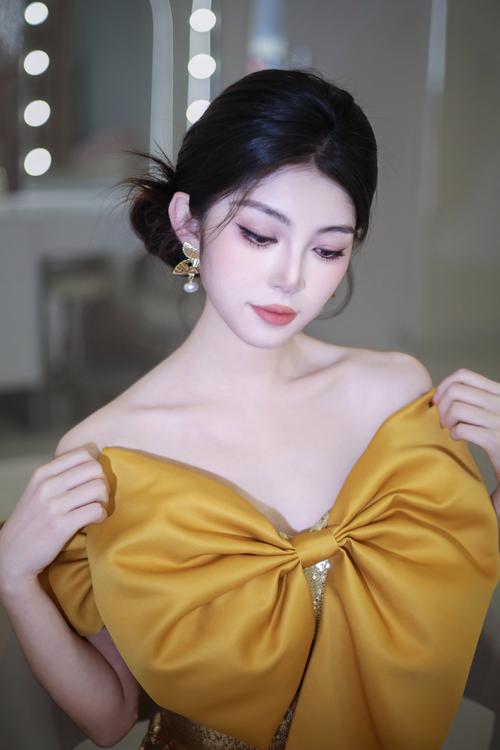 美女黄的视频2026