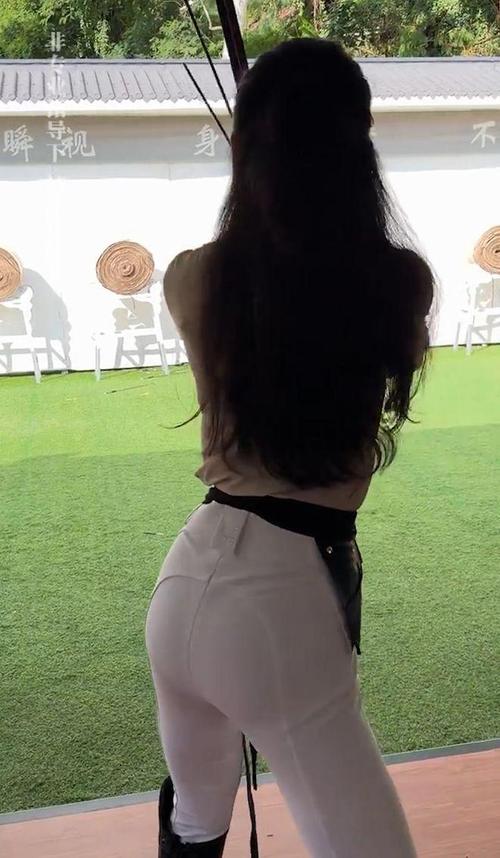 美女露屁股视频2026