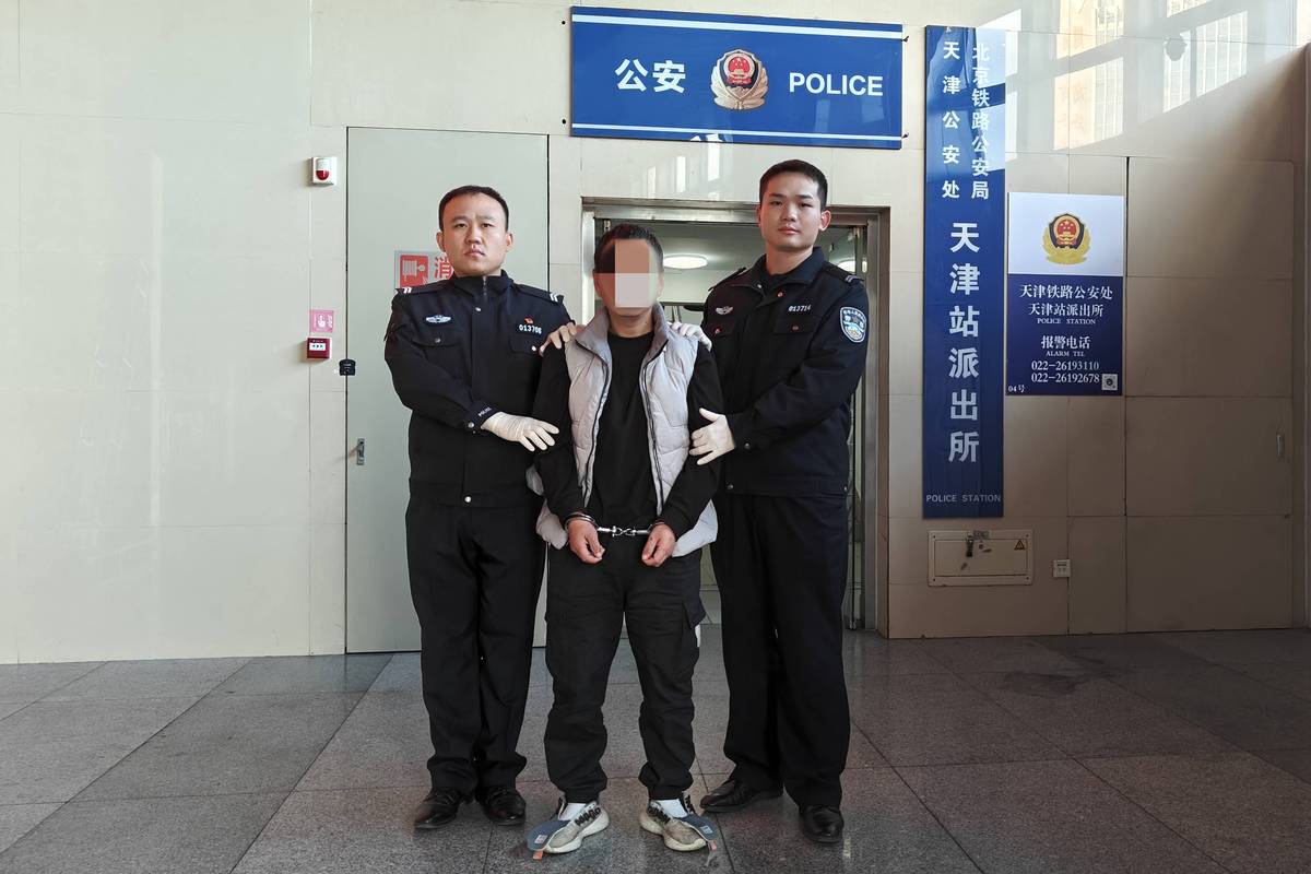 警察抓小偷的视频2026截图