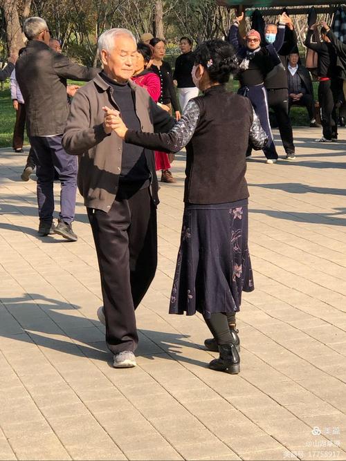 老头跳舞视频2026