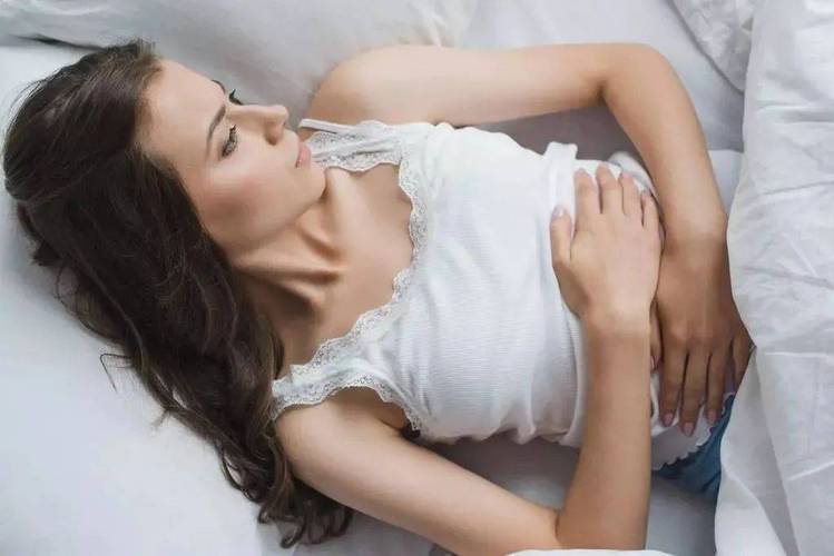 女人下面长什么样视频2026
